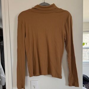 Old Navy Ribbed Turtleneck Sweater in Camel